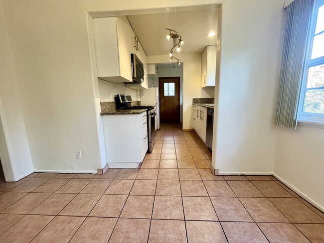 Looking into kitchen from dinning room - 520 S Inglewood Ave