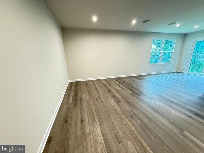 Building Photo - 622 Laurelwood Cir