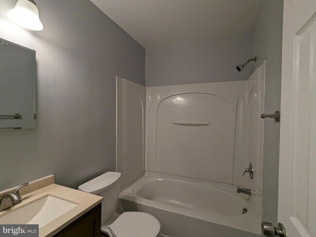 Building Photo - 483 Arwell Court