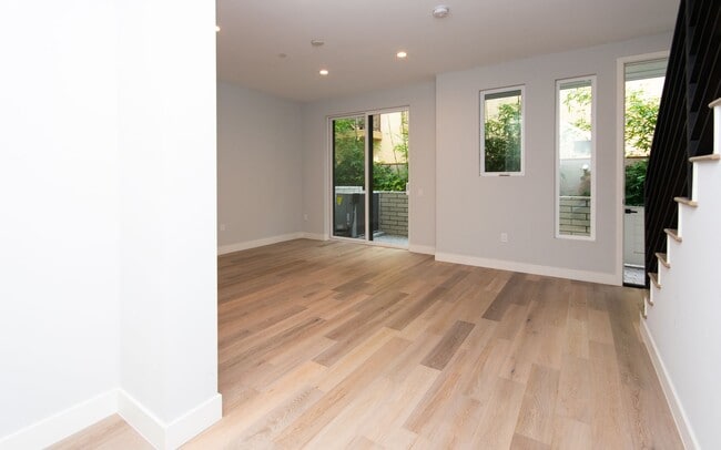 Building Photo - Want to live in the Carlsbad Village!