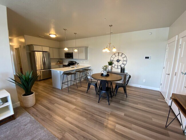 Building Photo - Lakefront at Vineyard Town Center Condo