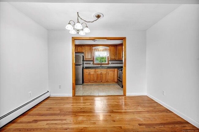 Building Photo - 26 Colonial Dr