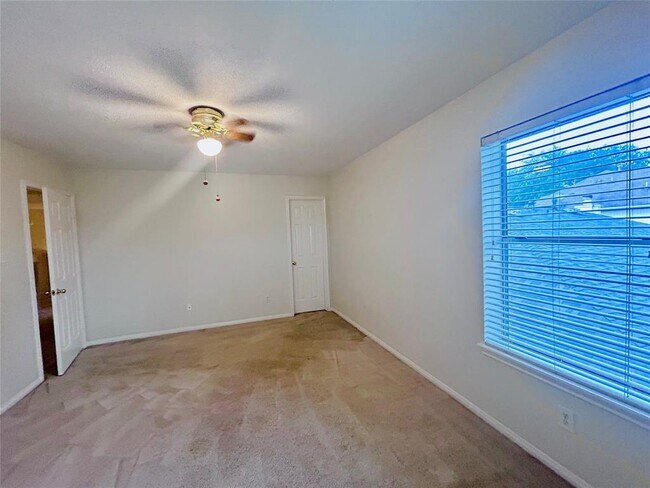 Building Photo - 2519 Silver Meadow Dr