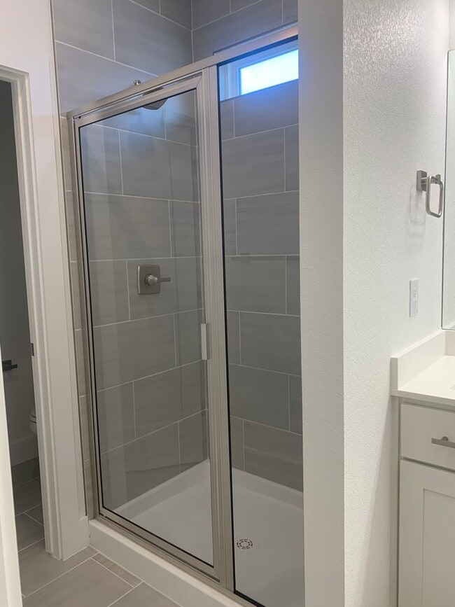 Building Photo - Like New Four Bedroom Three Bath in NW Fay...