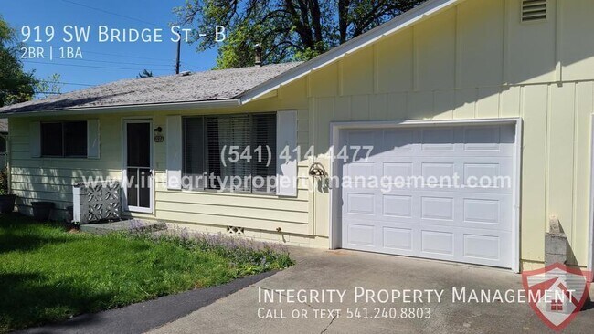 Primary Photo - 919 SW Bridge St