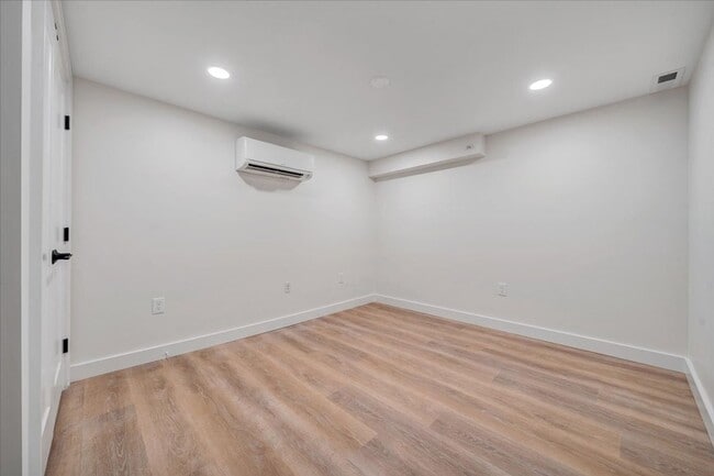 Building Photo - Newly Renovated 2BR Apartment in Vinton - Premium Finishes!