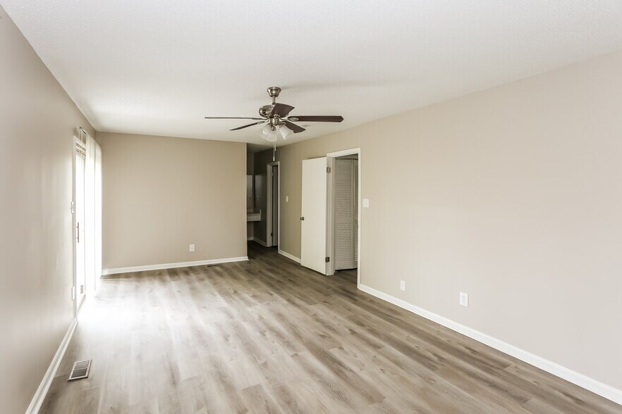 Building Photo - 3125 Windbluff Dr