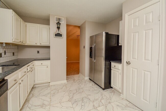 Building Photo - 22906 Indian Ridge Dr