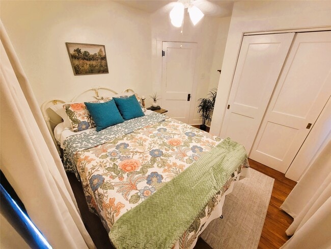 Building Photo - 5011 Avenue Q