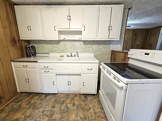 Building Photo - 134 S Blackstock Rd