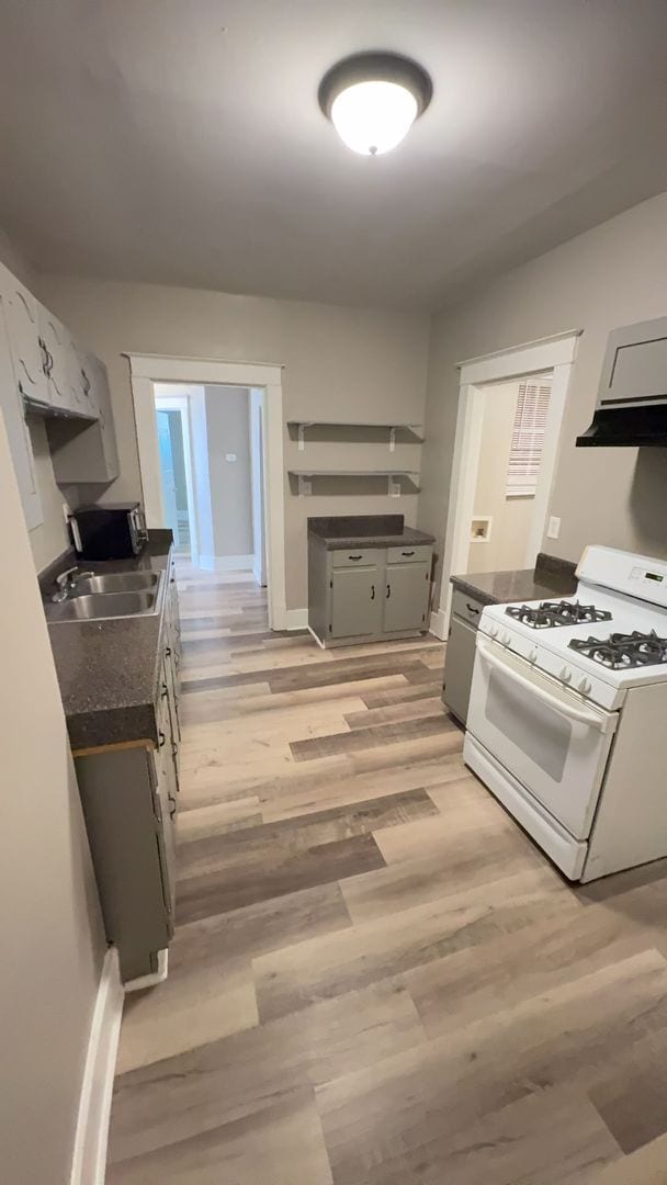 Building Photo - Newly Renovated 3 Bedroom 1 Bath | Open to Section 8 | Midtown - 1/2 OFF The First Month's Rent