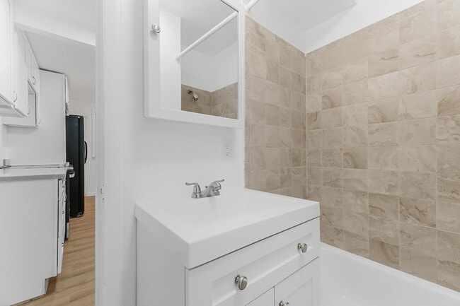 Building Photo - Fully Renovated & Very | Huge Yard | New HVAC | Lease w/ Option to Buy