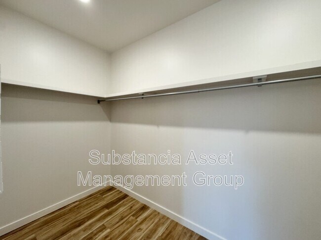 Building Photo - 1653 Midtown Pl