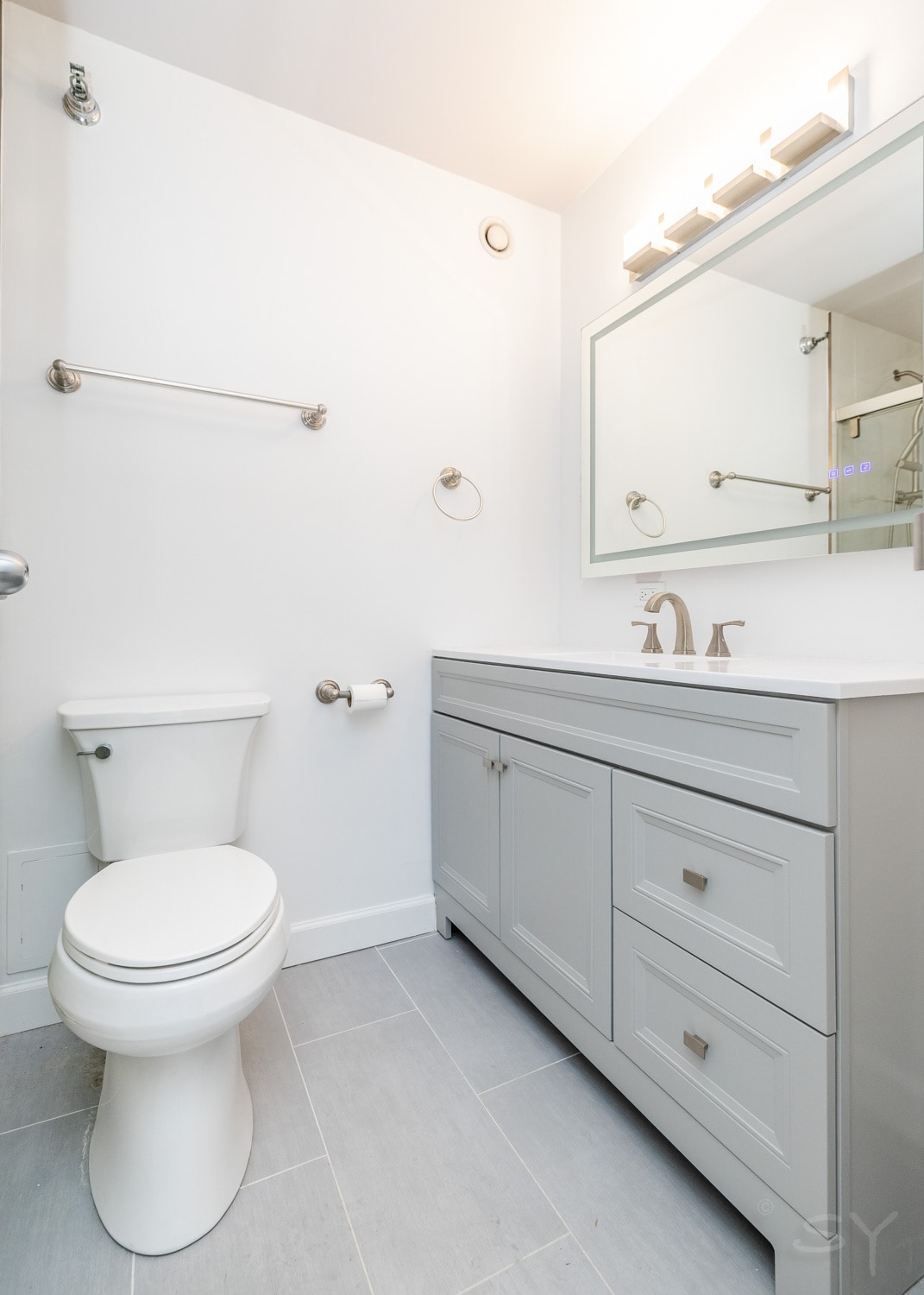 Building Photo - 70 W Huron St