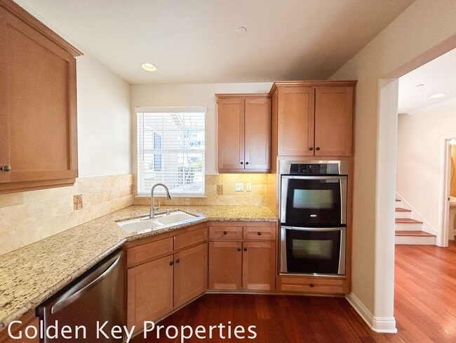 Building Photo - Beautiful Tri-Level Condo in The Bluffs at Carlsbad with Lagoon Views!!