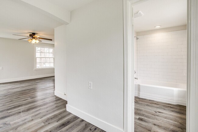 Building Photo - Fully Remodeled 3 Bed, 2 Bath Home in River Oaks w/ Basement- 76114