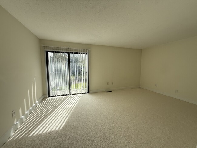 Building Photo - 155 Beaufort Ct