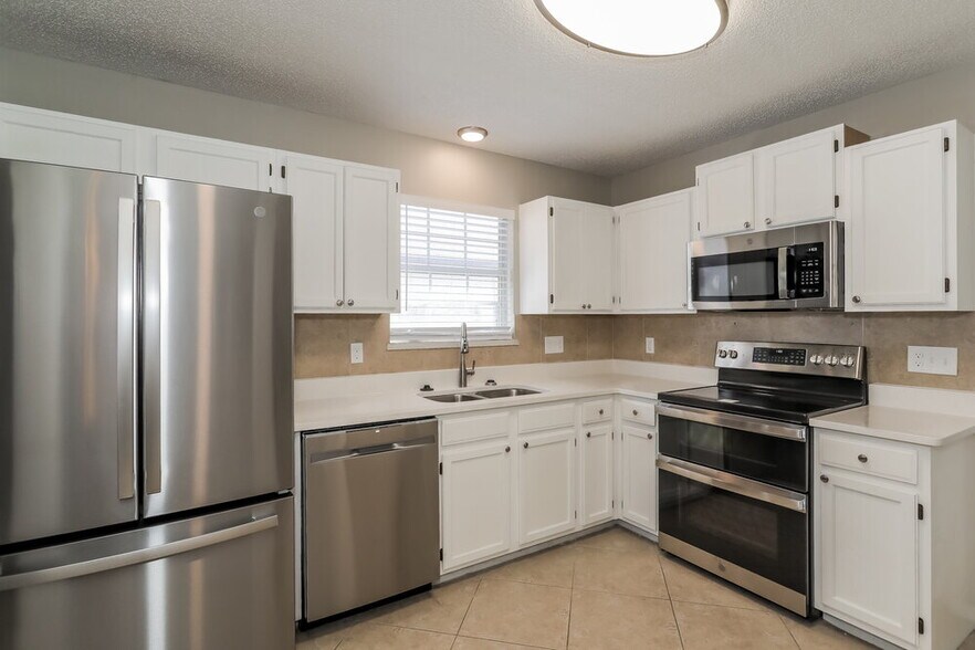 Building Photo - 3547 Barbizon Ct