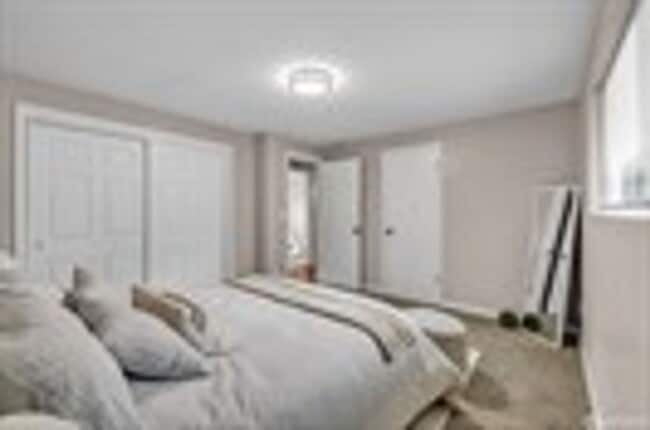 Building Photo - Move-In Ready 5-Bed on a Quiet Kingsgate Cul-de-Sac