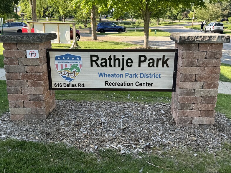 walk to the park! - 617 Delles Rd