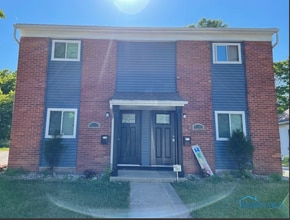 Building Photo - Howland Ave