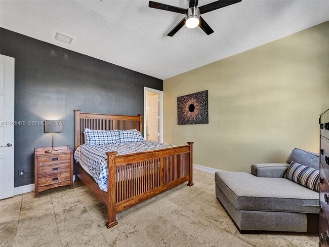 Building Photo - 2356 Wilton Dr