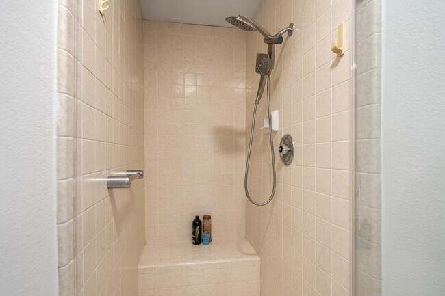 Building Photo - 910 Island Dr