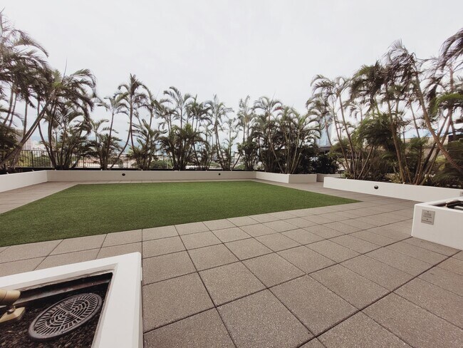Building Photo - 1009 Kapiolani Blvd