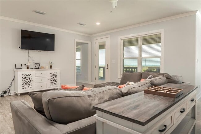 Building Photo - 1913 Cadillac Ave