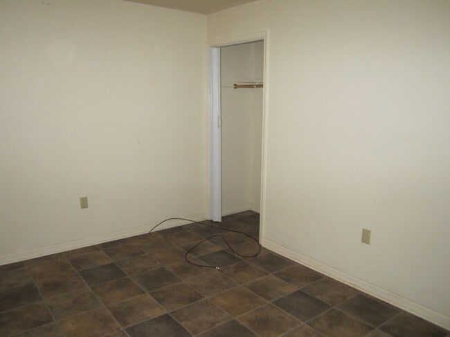 Building Photo - 144 Pike Ave