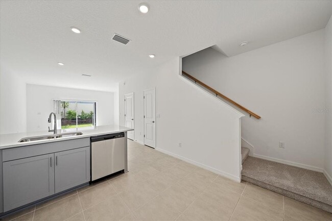 Building Photo - 8744 Daybreak St