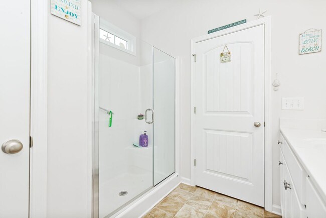 Building Photo - Spacious Home in Barons Bluff North