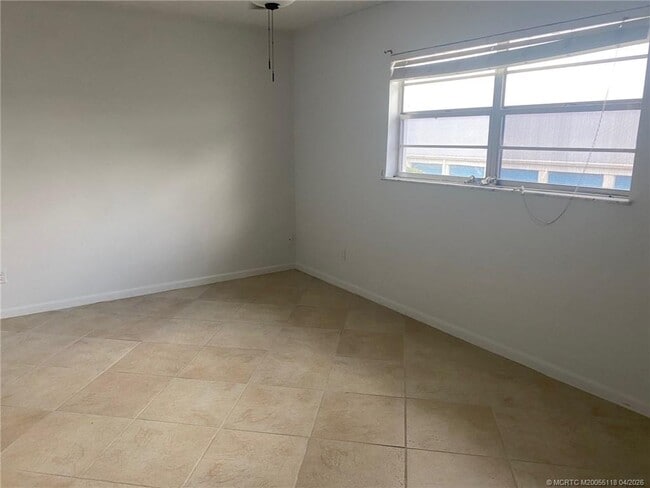 Building Photo - 2118 SE Edler Dr