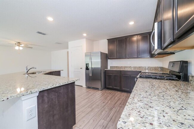 Building Photo - 465 Kensington View Dr