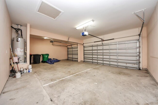 Building Photo - 122 Persimmon Dr