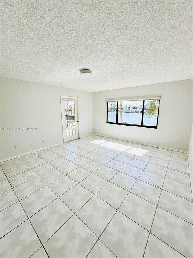 Building Photo - 3111 Pass a Grille Way