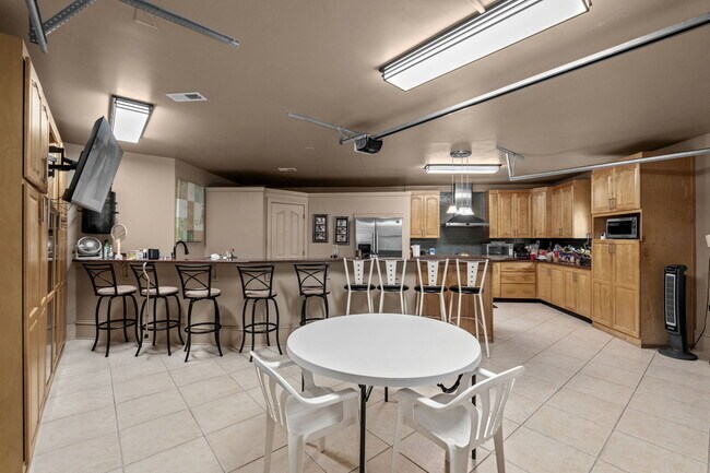 Building Photo - 8747 Monaco Cir