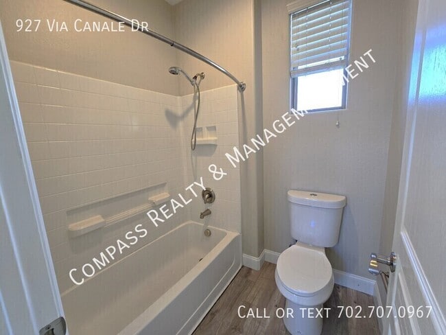 Building Photo - 927 Via Canale Dr