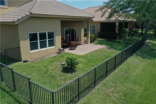 Building Photo - Amazing 4 Bedroom, 3 Bath home plus large 21'x11' loft located in Parkland Isles!