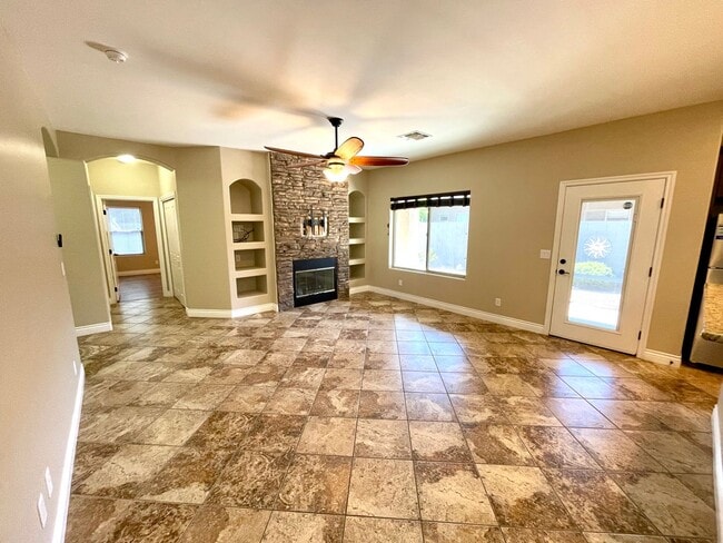 Building Photo - Elegant 3 Bedroom, 2 bathroom Home in Legacy Ranch Neighborhood in Central Kingman!