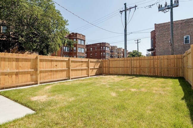 Building Photo - 7205 S Ridgeland Ave