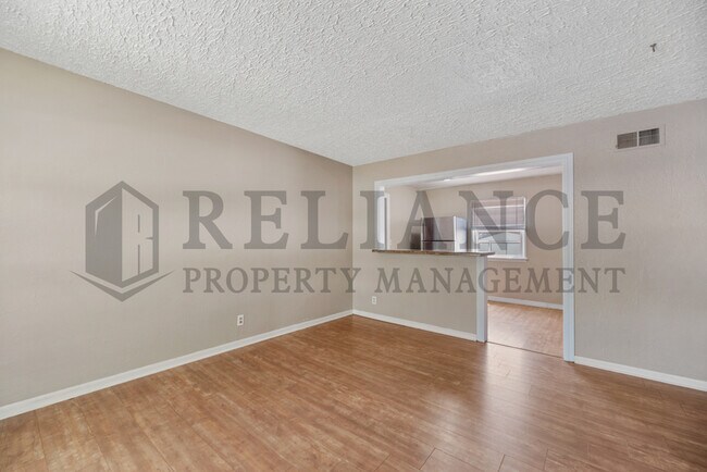 Building Photo - 4642 S vine Ave