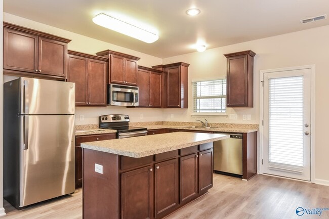 Building Photo - 124 Clydesdale Ln