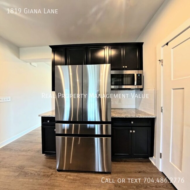 Building Photo - 1819 Giana Ln