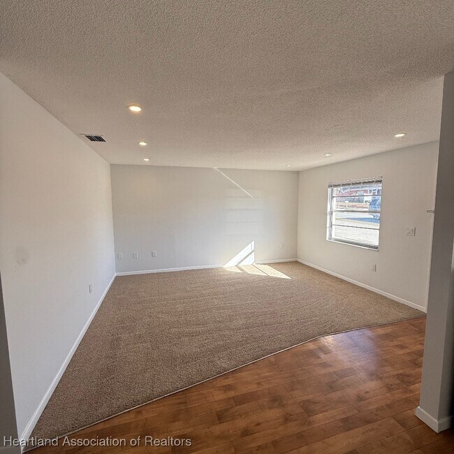 Building Photo - 317 E Main St