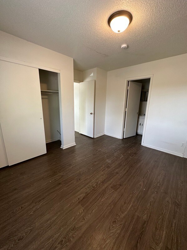 Building Photo - 1465 Meadowview Dr
