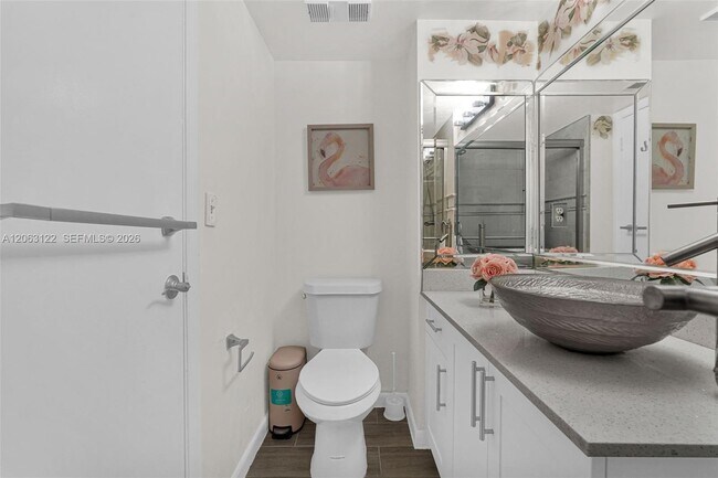 Building Photo - 7142 Golf Colony Ct
