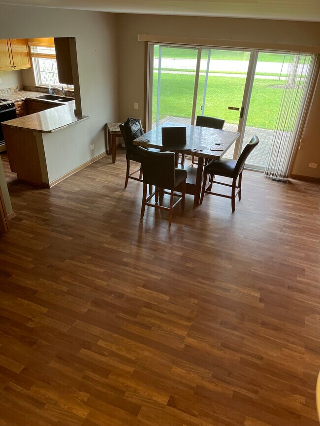 Building Photo - 180 Port Royal Cir