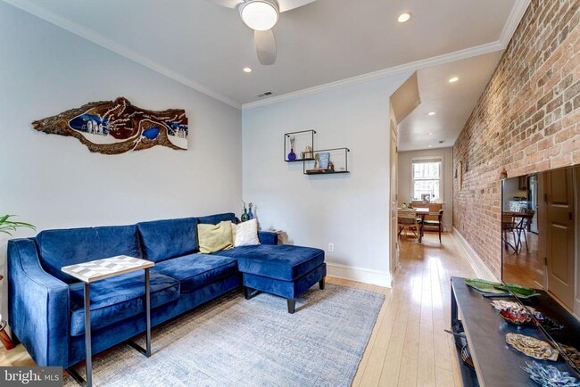 Building Photo - 602 14th Pl NE