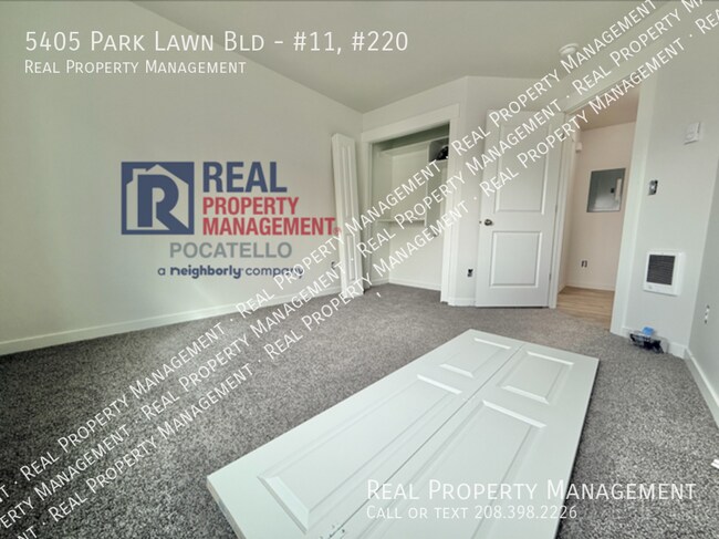 Building Photo - 5405 Park Lawn Dr